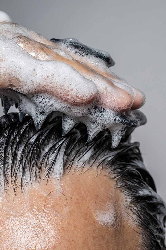 L’importanza dello Scrub per il Cuoio Capelluto: Scopri Rosemary Revive