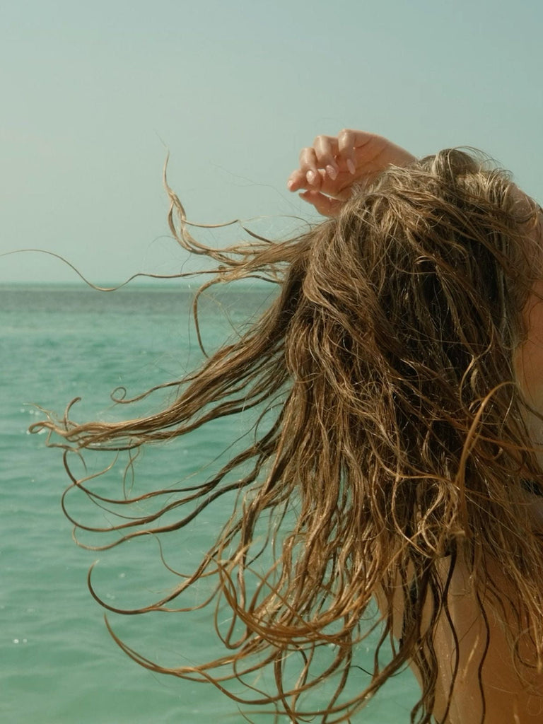 Capelli secchi dopo sole e mare? Ecco la tua coccola estiva